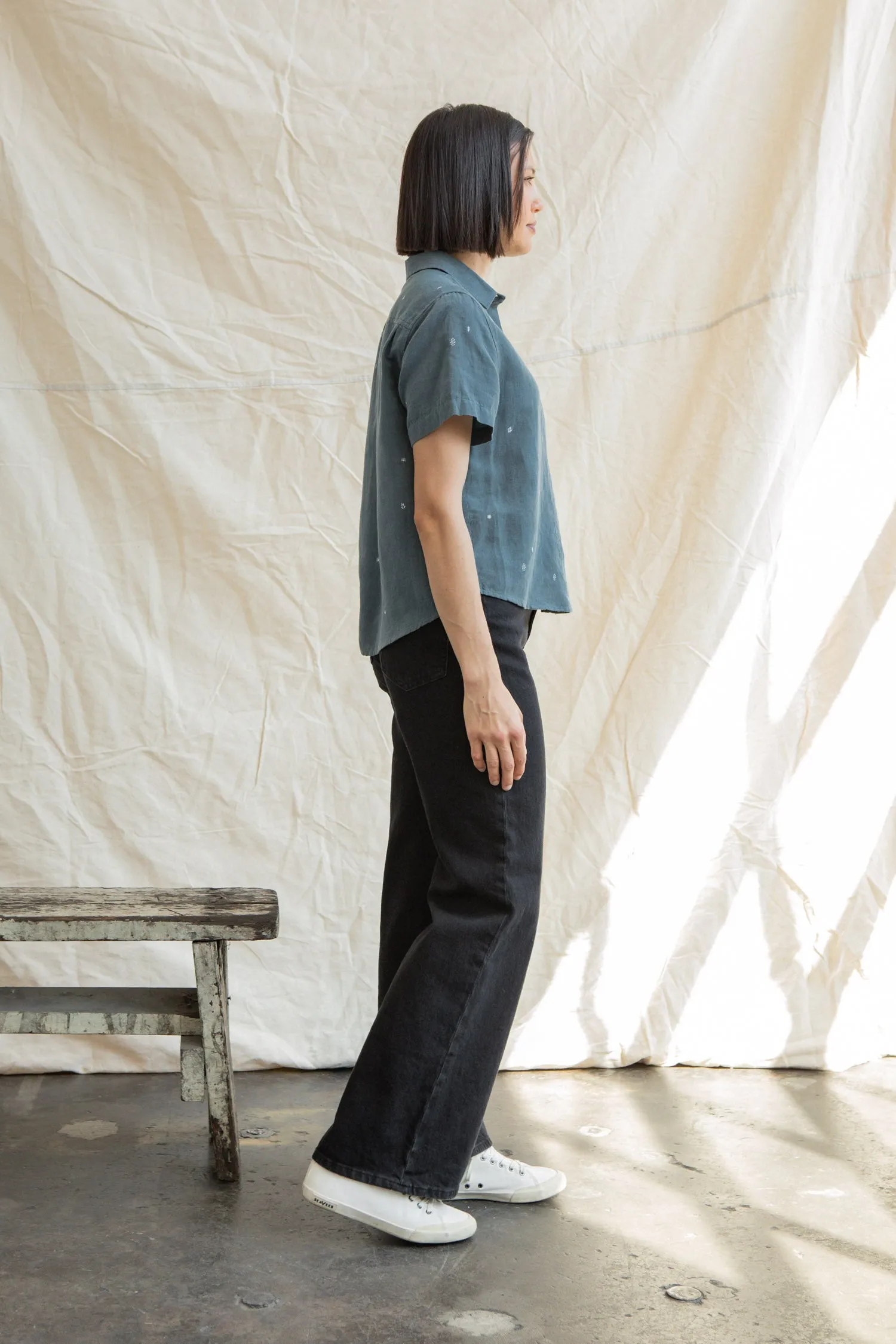 Greer Cropped Shirt / Slate Mini Flora