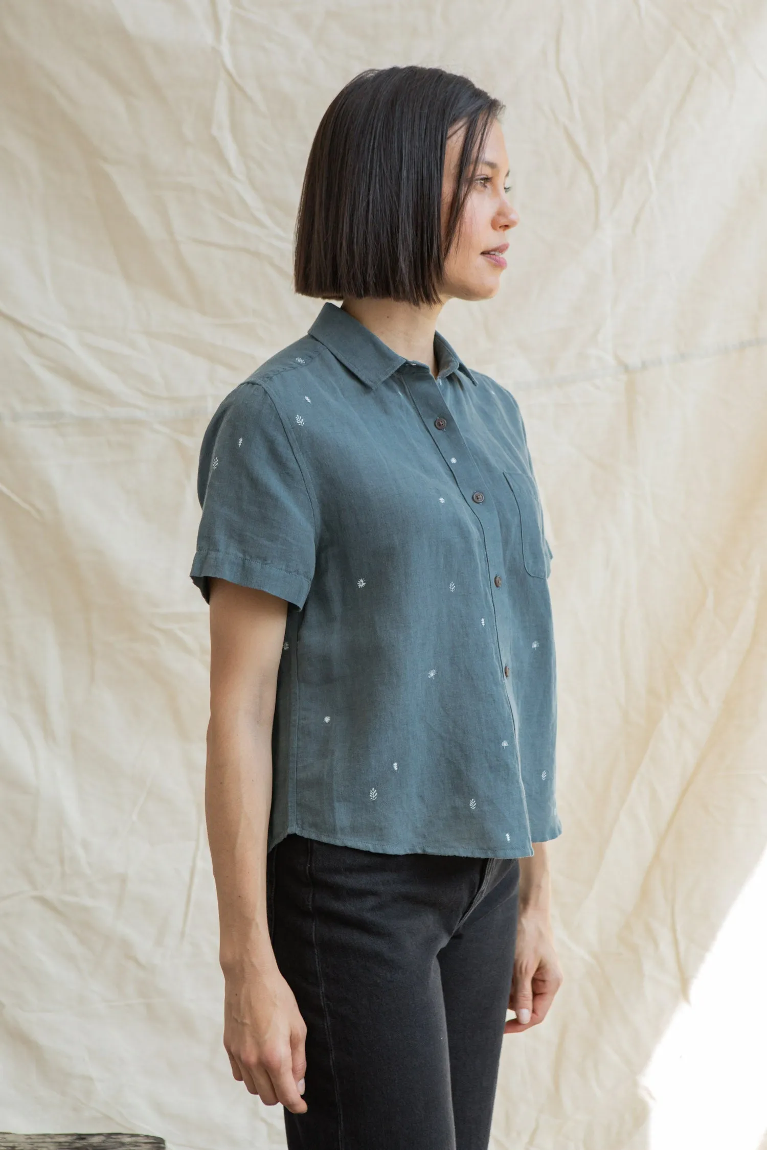 Greer Cropped Shirt / Slate Mini Flora